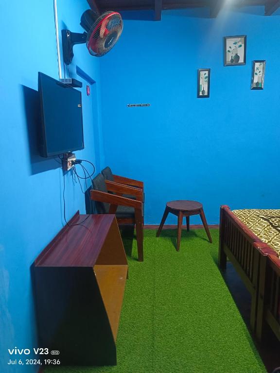 TV a/nebo společenská místnost v ubytování Munnar home stay