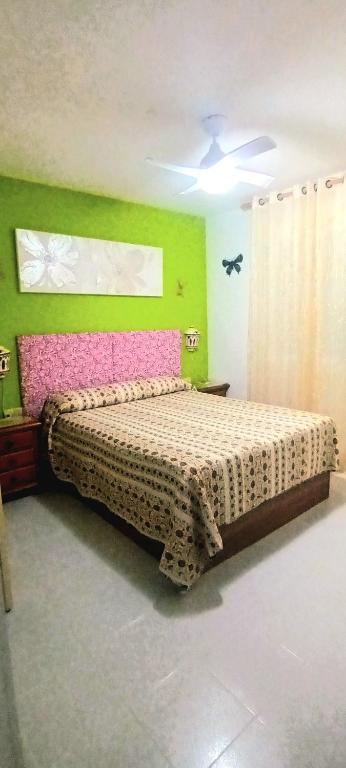Posteľ alebo postele v izbe v ubytovaní Apartamentos Esmeralda 2