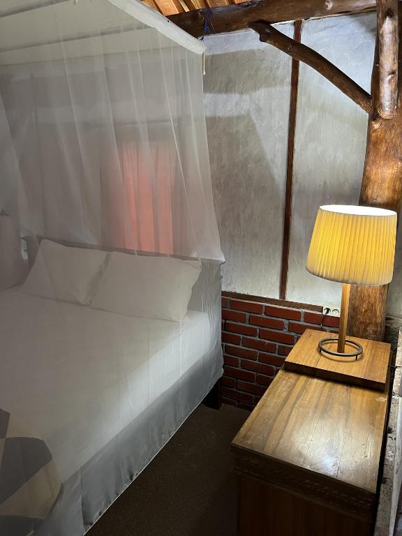 Postel nebo postele na pokoji v ubytování Cabin D Bendul and Warung