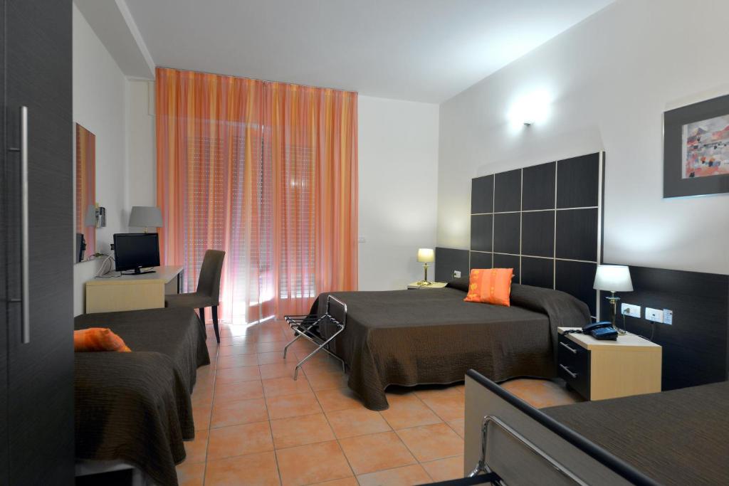 TV a/nebo společenská místnost v ubytování Hotel Ferrari