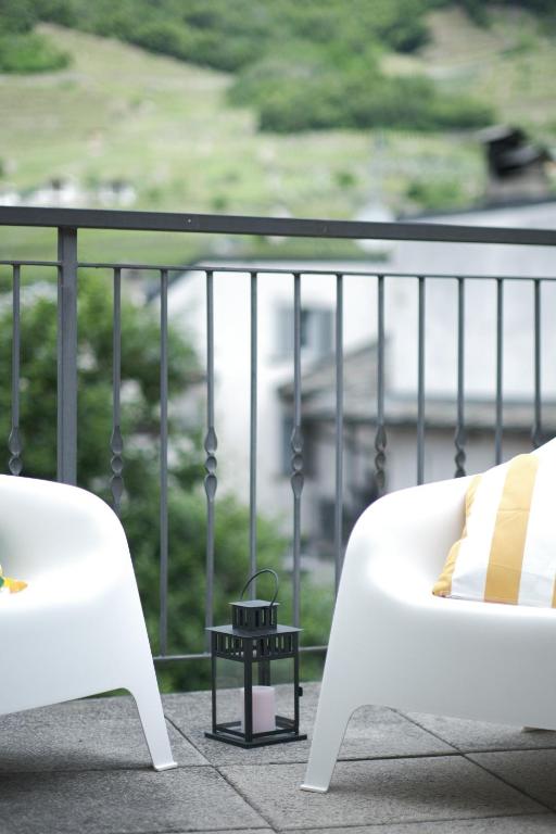 DUPLEX with Terrace - 6 min walk to Bernina Express - 4