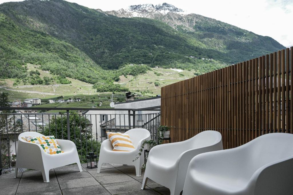 DUPLEX with Terrace - 6 min walk to Bernina Express - 2