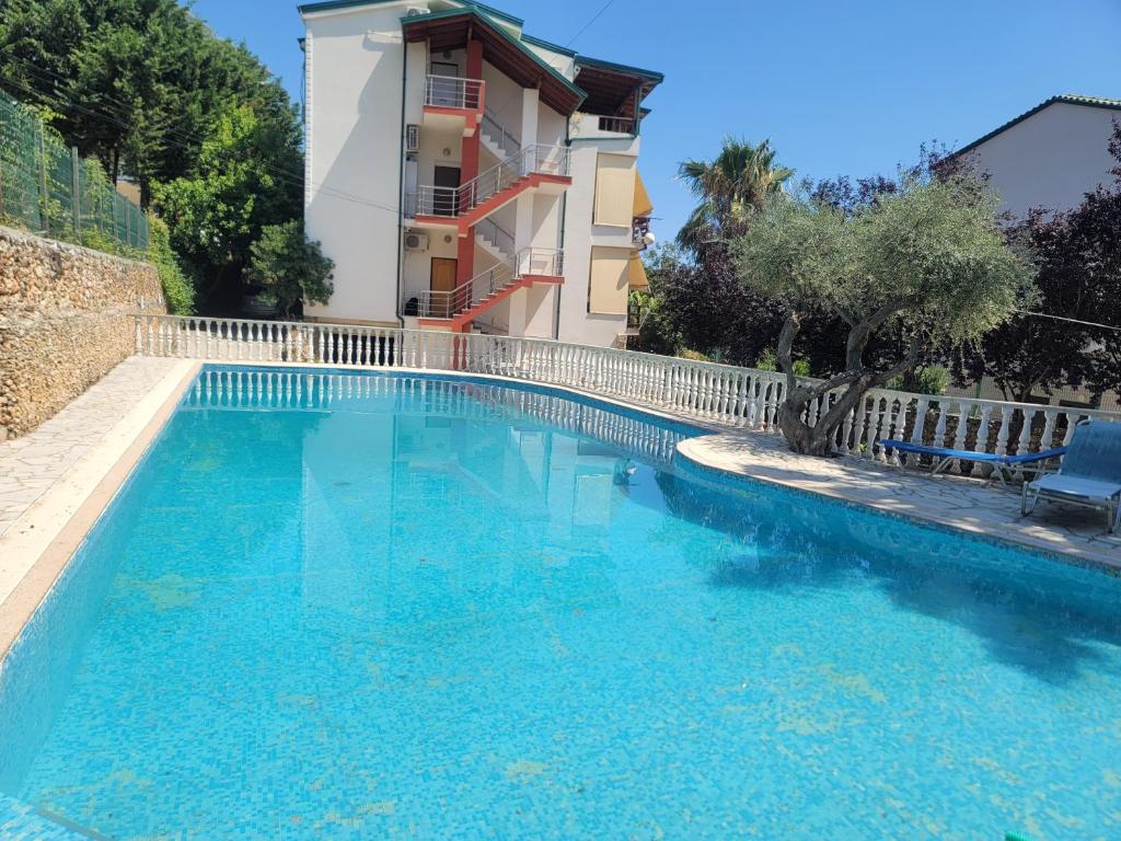 Newborn Apartment Dhermi with Pool