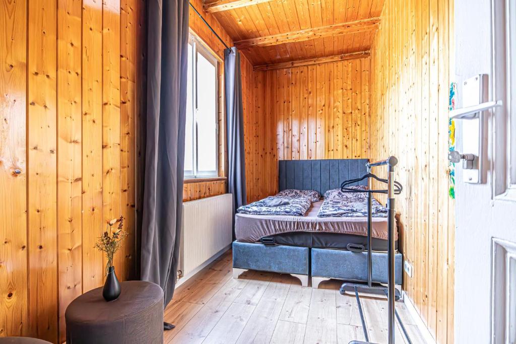 Postel nebo postele na pokoji v ubytování Comfy Rooms in Shared villa with Terrace and Garden