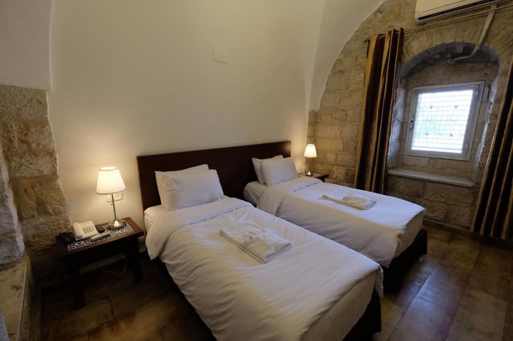 Voodi või voodid majutusasutuse St. George’s Cathedral Pilgrim Guesthouse – Jerusalem toas