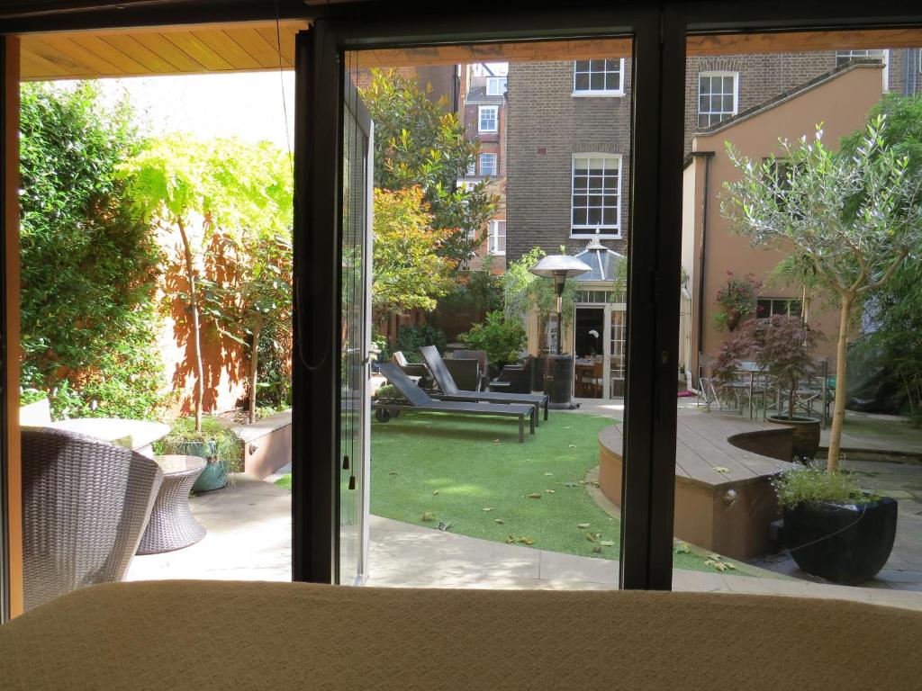 Zahrada ubytování Romantic Bungalow in Notting Hill