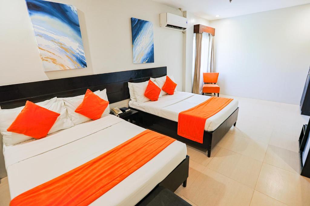 Postel nebo postele na pokoji v ubytování Holiday Suites