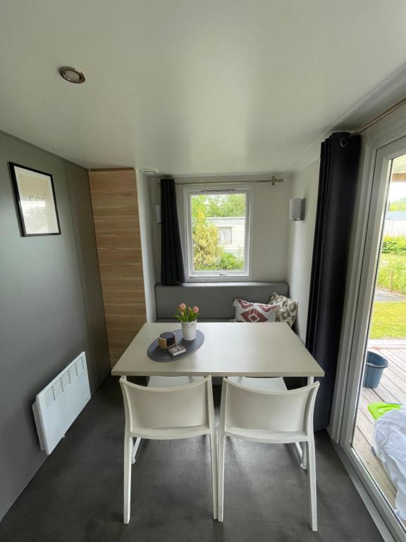 Fotografie z fotogalerie ubytování Low Budget - 4 persoons chalet aan het Lauwersmeer v destinaci Lauwersoog