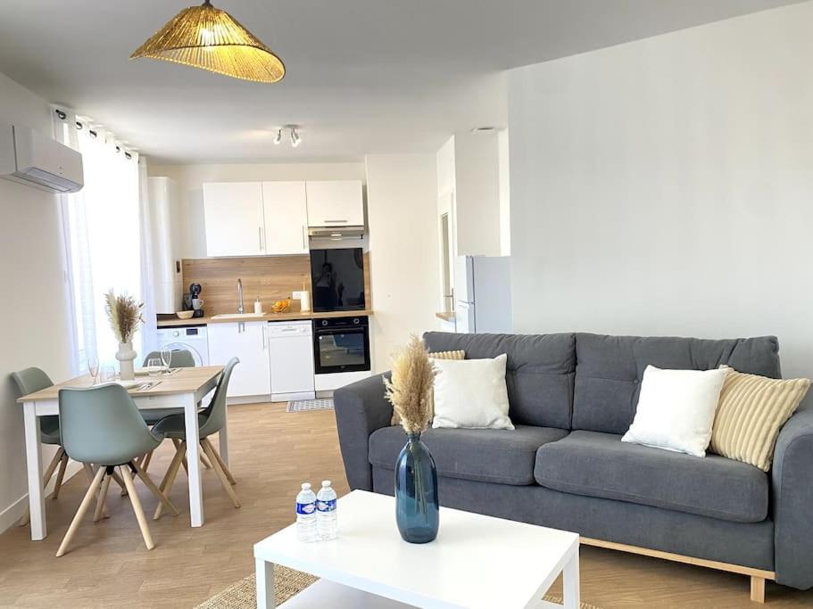 Køkken eller tekøkken på Le Brennou- Proche centre-climatisé-tout équipé-linges fournis