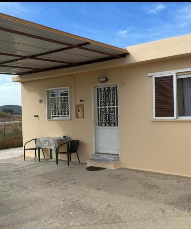 a patio with a table in front of a house at KakLeCharaki in Haraki