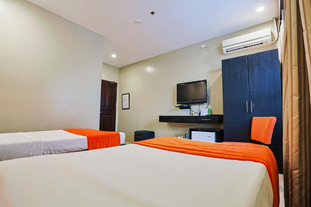 Postel nebo postele na pokoji v ubytování Holiday Suites