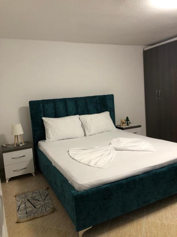Postel nebo postele na pokoji v ubytování Dejani Guest House