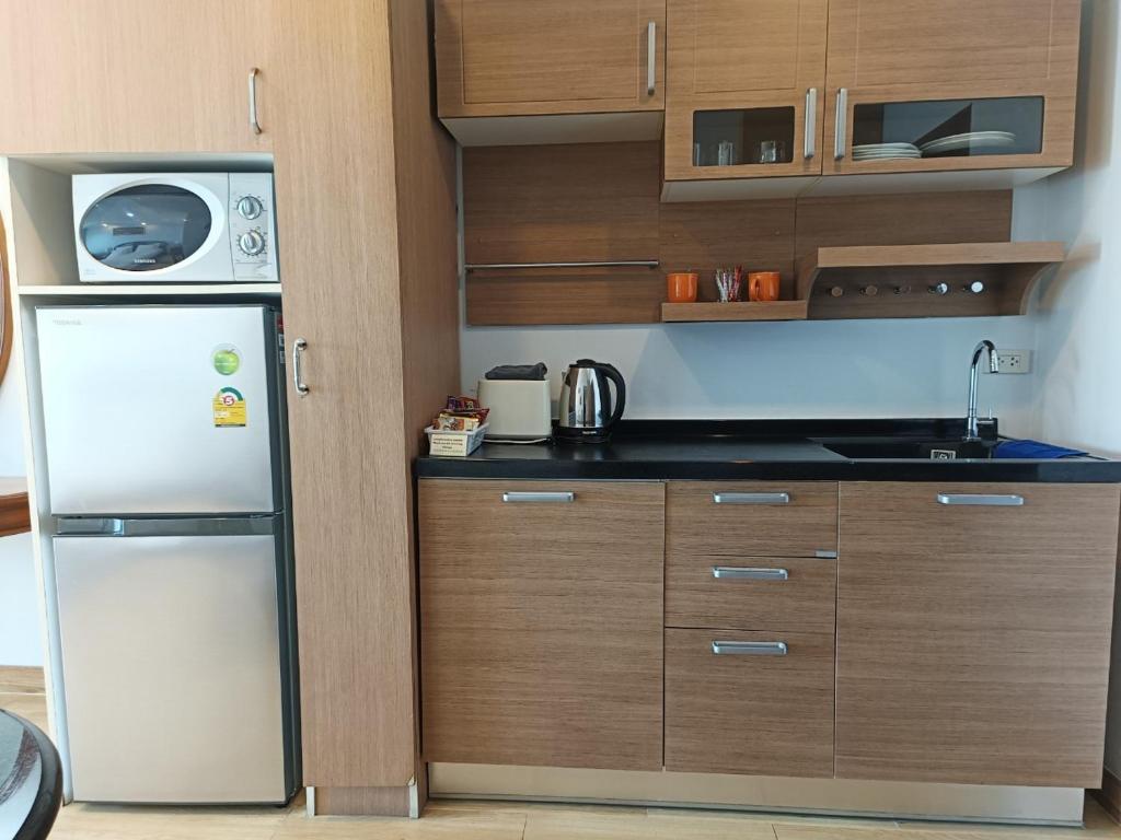 View Talay 6 Pattaya Beach Apartment by Honey - King Room With Sea View
