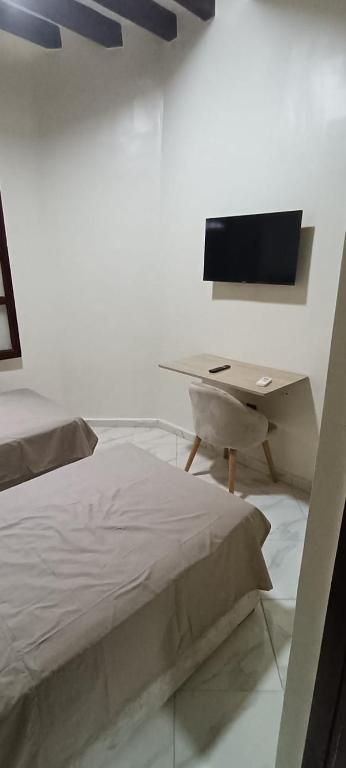 TV a/nebo společenská místnost v ubytování Hotel de Paris