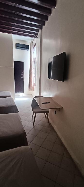 TV a/nebo společenská místnost v ubytování Hotel de Paris
