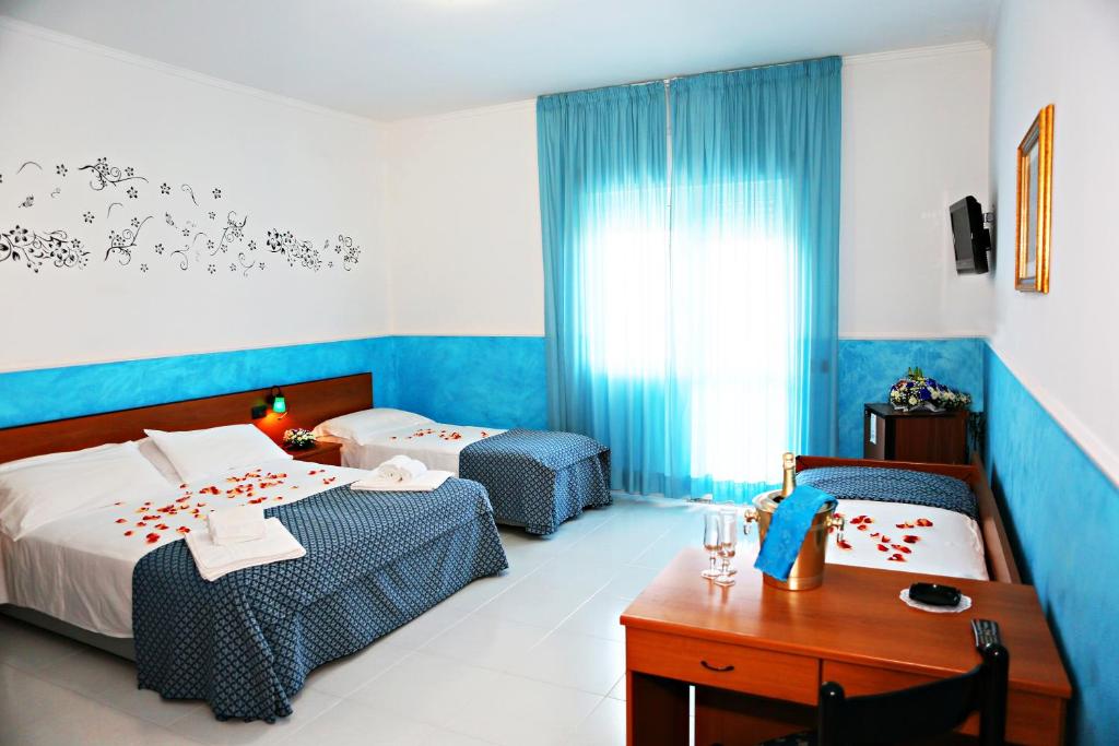 Postel nebo postele na pokoji v ubytování Hotel Blu Eden