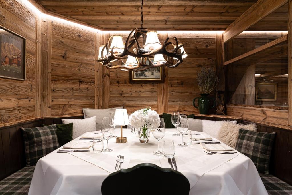 Restaurace v ubytování Hotel Restaurant Waldhaus