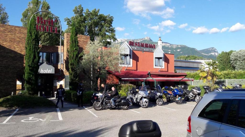 Nespecifikovaný výhled na hory nebo výhled na hory při pohledu z hotelu