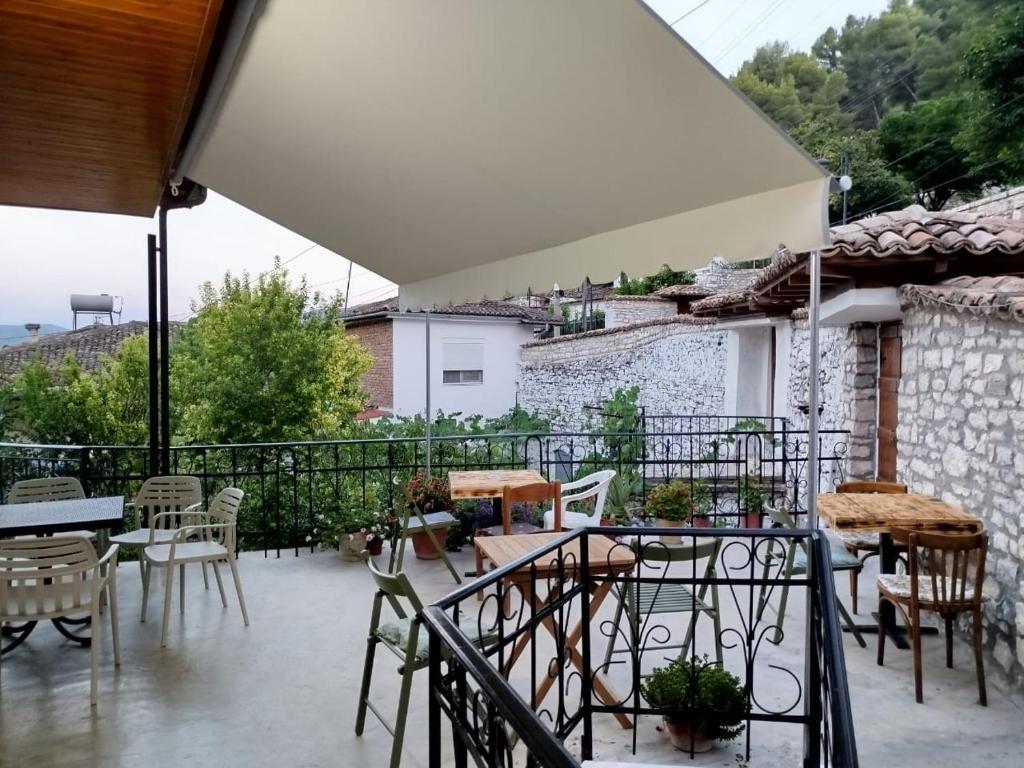 Patio o area all'aperto di Hotel Vila Vreko B&B
