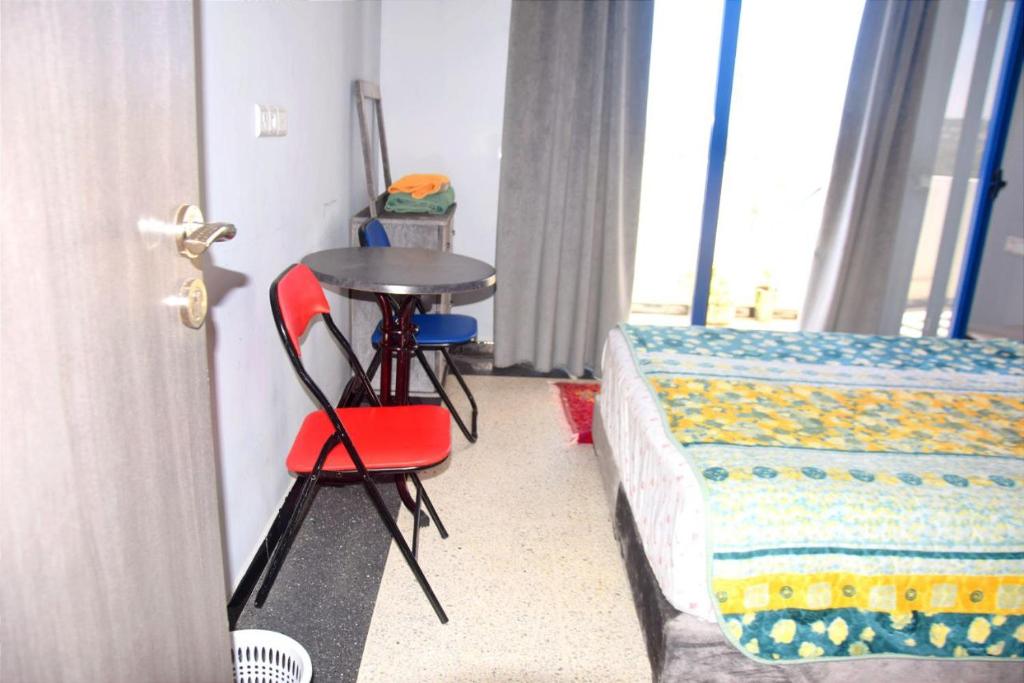 Postel nebo postele na pokoji v ubytování Lovers & Surfers Private Room - 5 min To Beach