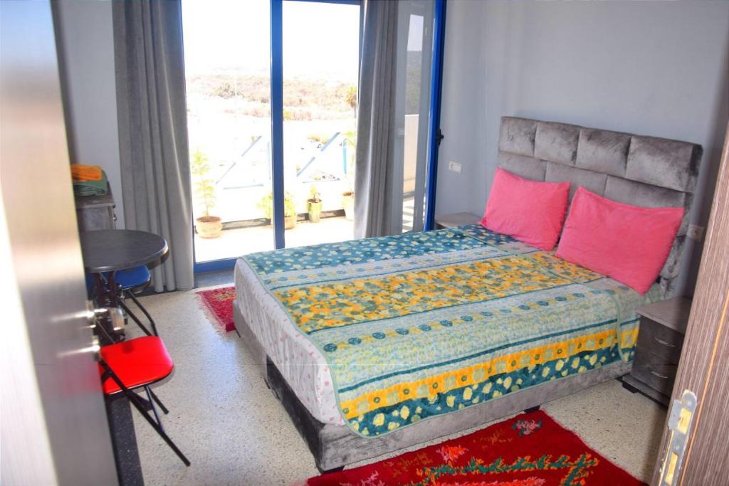 Postel nebo postele na pokoji v ubytování Lovers & Surfers Private Room - 5 min To Beach
