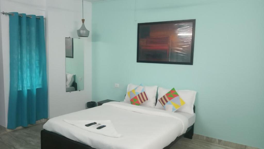 Laxmi Guest House Gariahat Kolkata - Housity