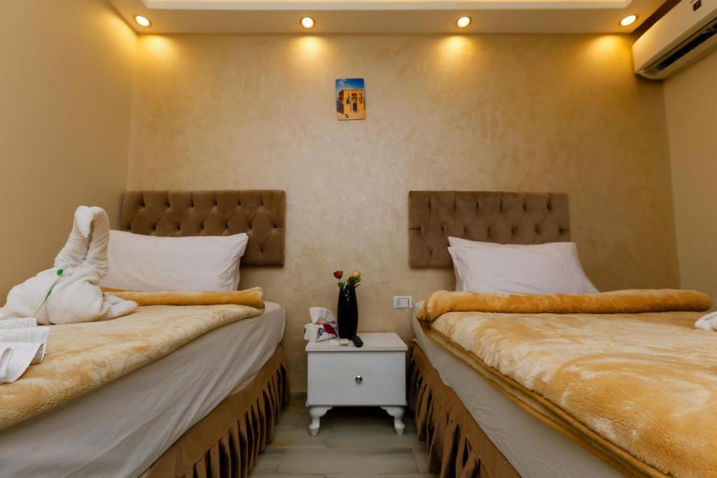 Postel nebo postele na pokoji v ubytování Venus Pyramids-Guest House