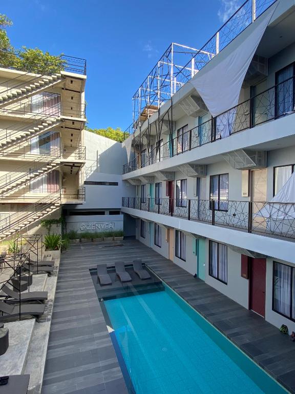 Bazén v ubytování Zenvea Hotel nebo v jeho okolí