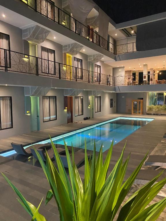 Bazén v ubytování Zenvea Hotel nebo v jeho okolí