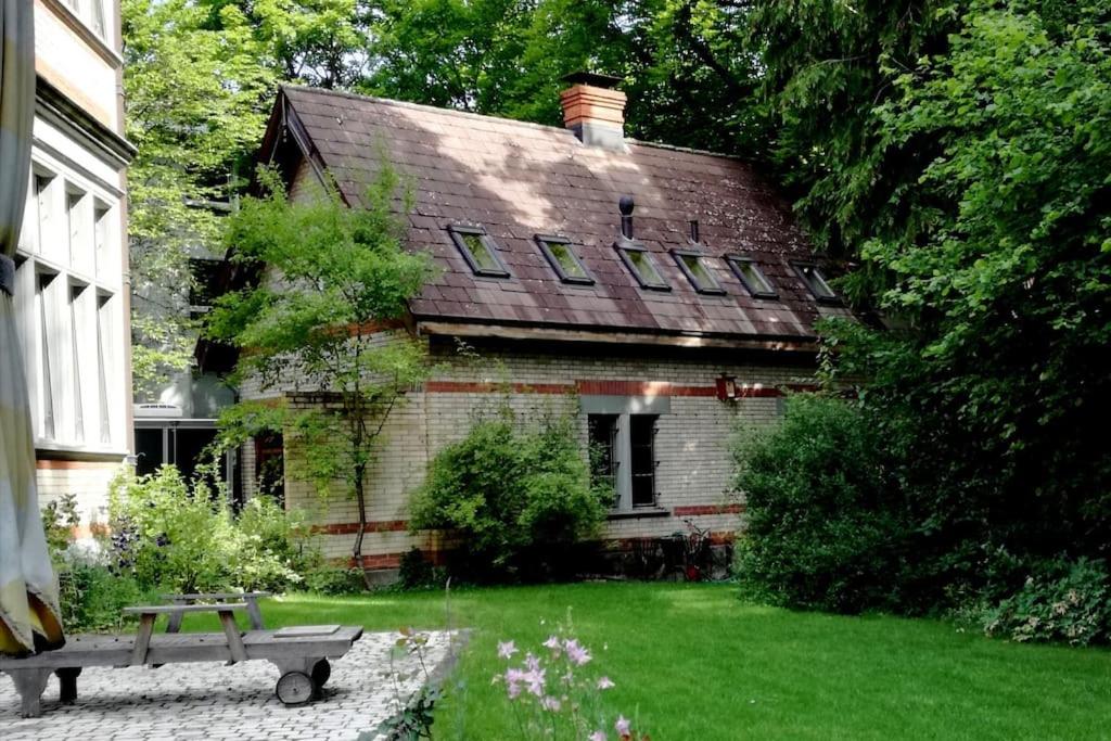 an old brick house with a bench in front of it at Villa Bridler Remise in Winterthur