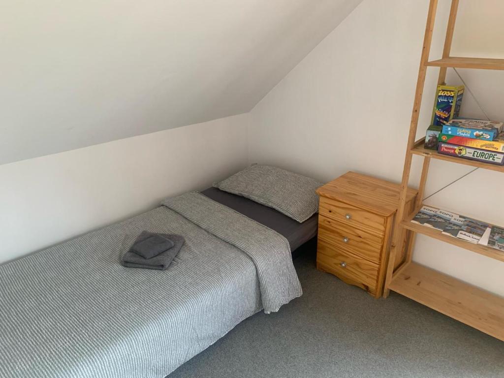 Posteľ alebo postele v izbe v ubytovaní Apartament na poddaszu