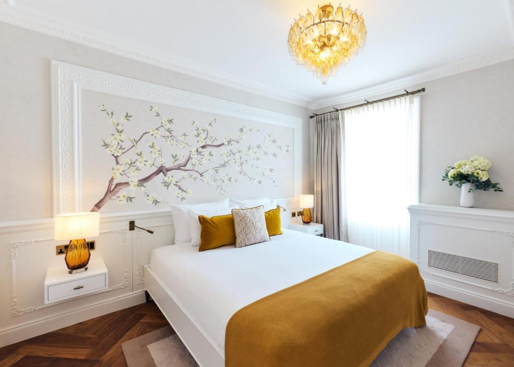 Postel nebo postele na pokoji v ubytování 2 Chesham Hotel