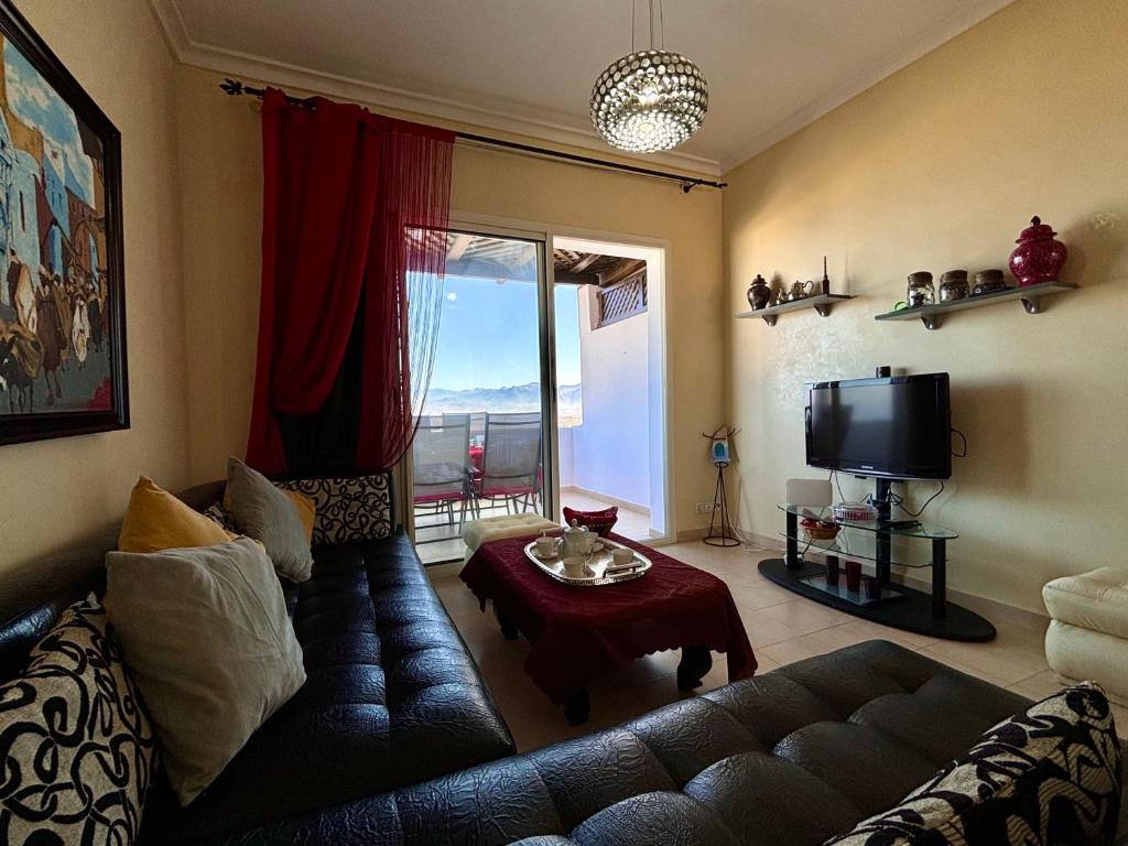 TV a/nebo společenská místnost v ubytování Appartement vue panoramique sur mer à BELLA VISTA