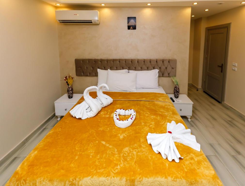 Postel nebo postele na pokoji v ubytování Venus Pyramids-Guest House