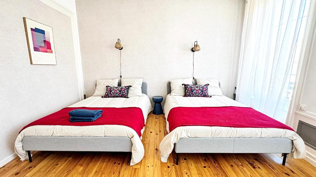 Postel nebo postele na pokoji v ubytování Suite Cinnabar - Check in h24 - Wifi