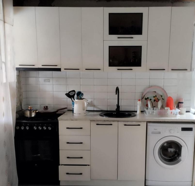 A kitchen or kitchenette at GUEST HOUSE NATA CHAVCHAVADZE ST.25
