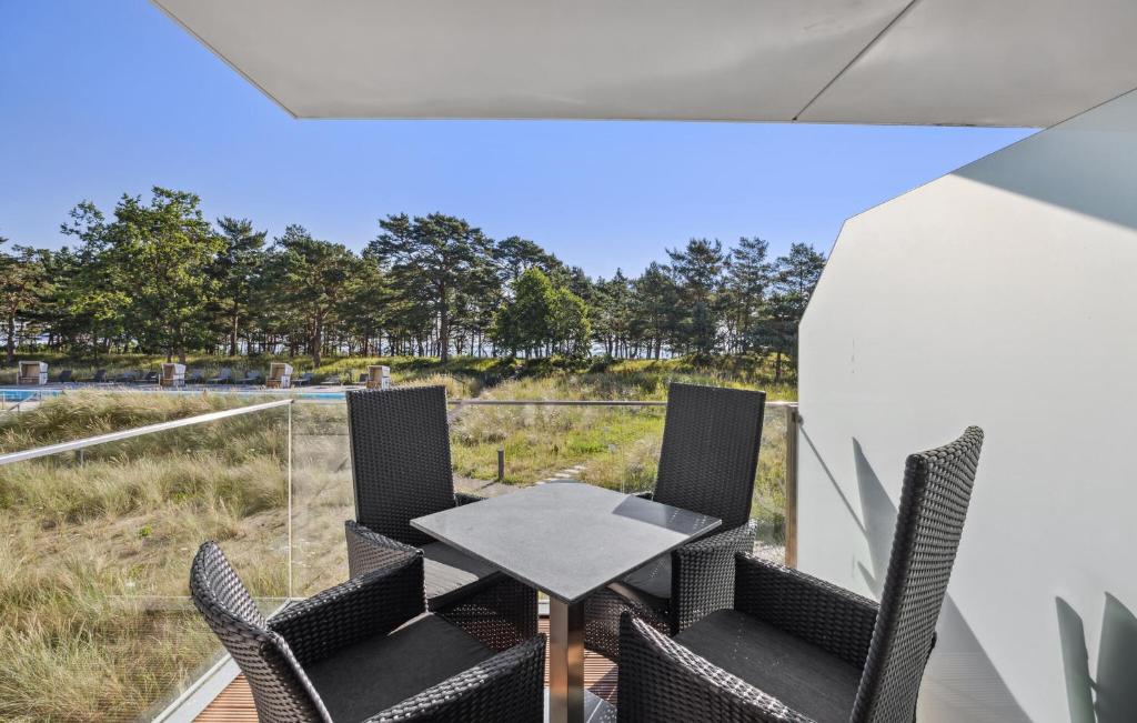 ビンツにあるJuniorの田園の景色を望むバルコニー(テーブル、椅子付)