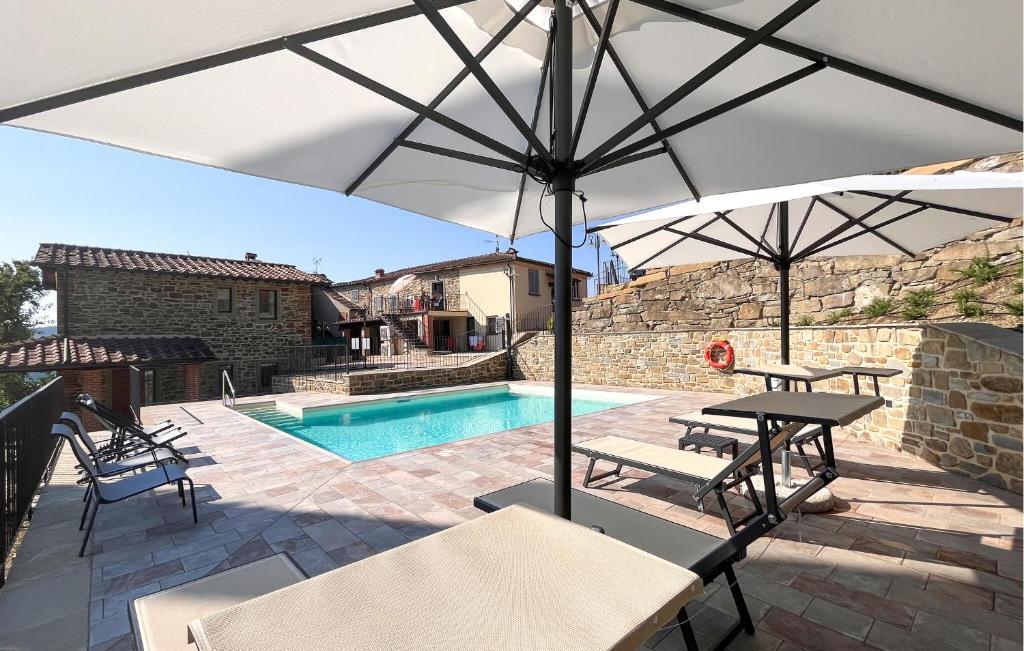 Πισίνα στο ή κοντά στο Amazing Apartment In Castel Focognano