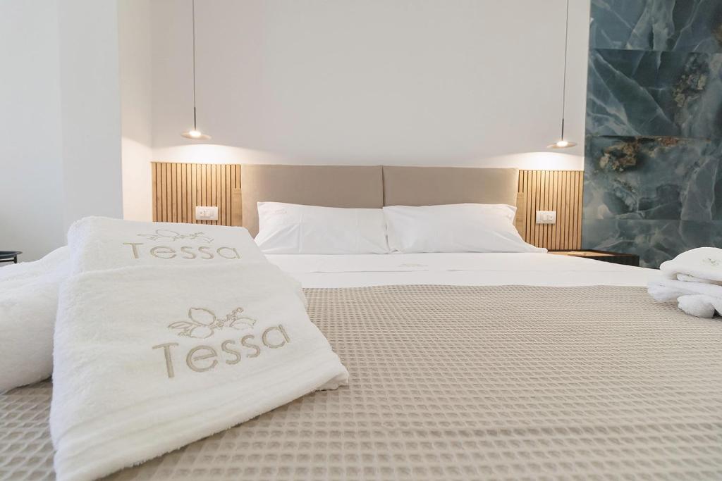 Postel nebo postele na pokoji v ubytování Tessa B&B