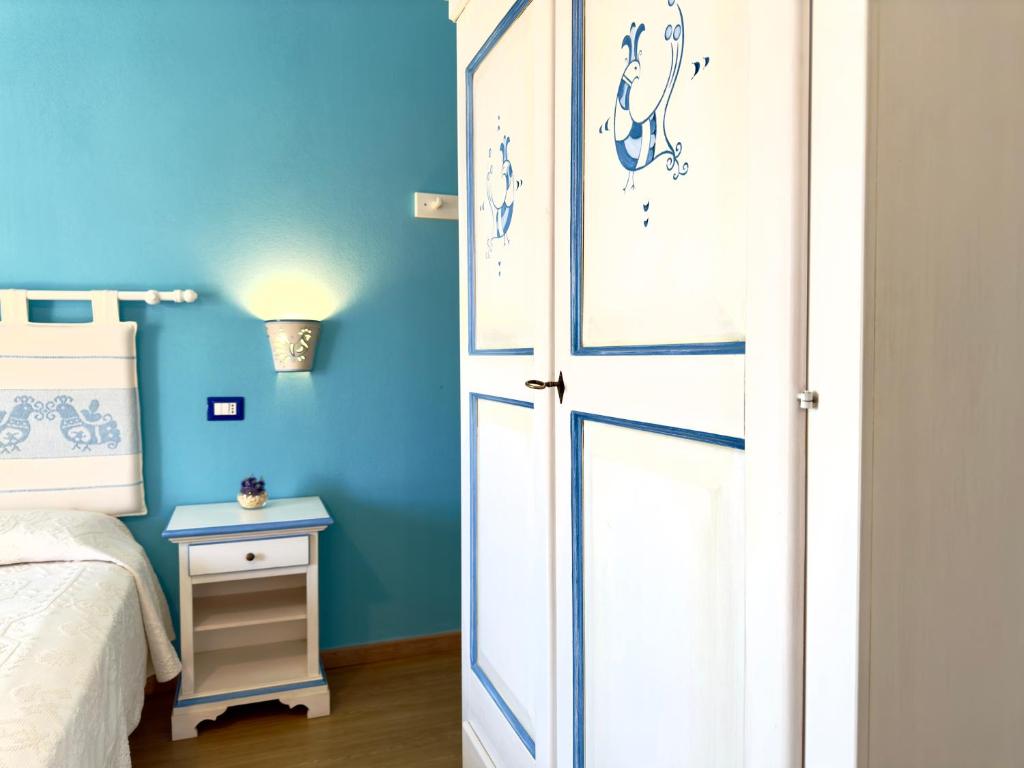 Łóżko lub łóżka w pokoju w obiekcie B&B Selvaggio Blu