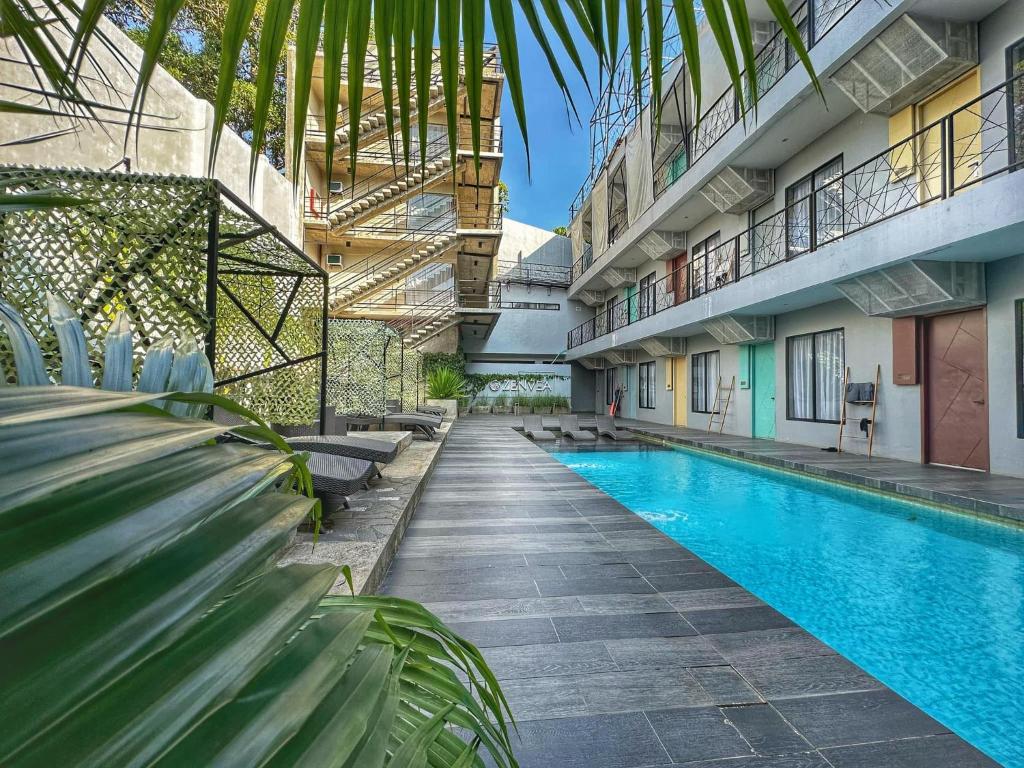 Bazén v ubytování Zenvea Hotel nebo v jeho okolí