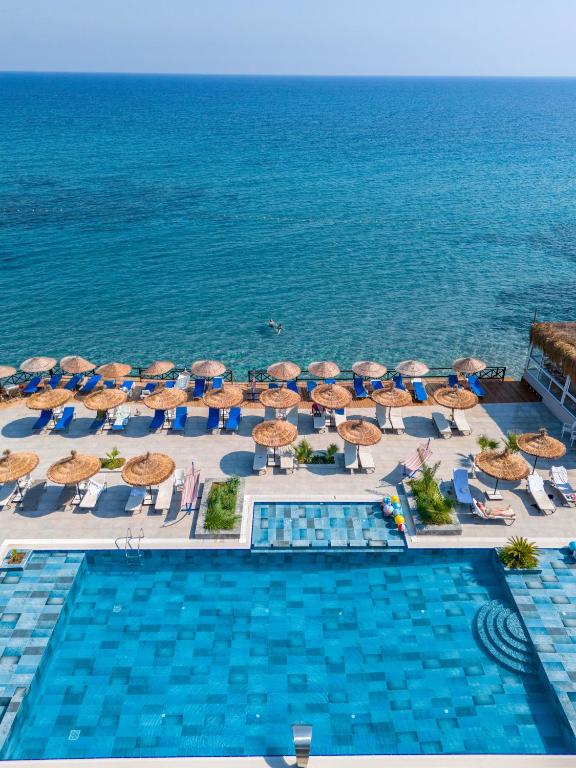Bazén v ubytování Manolya Hotel nebo v jeho okolí