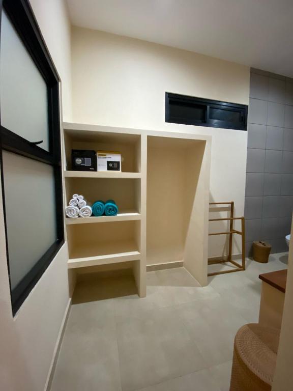a room with a room with a wall with a shelf at LM Home Mendira in Candidasa