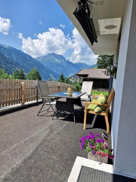 Nespecifikovaný výhled na hory nebo výhled na hory při pohledu z apartmánu