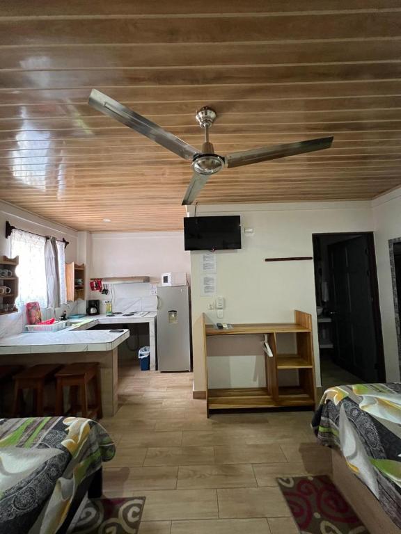 Postel nebo postele na pokoji v ubytování Apartamentos Mansión Tropical