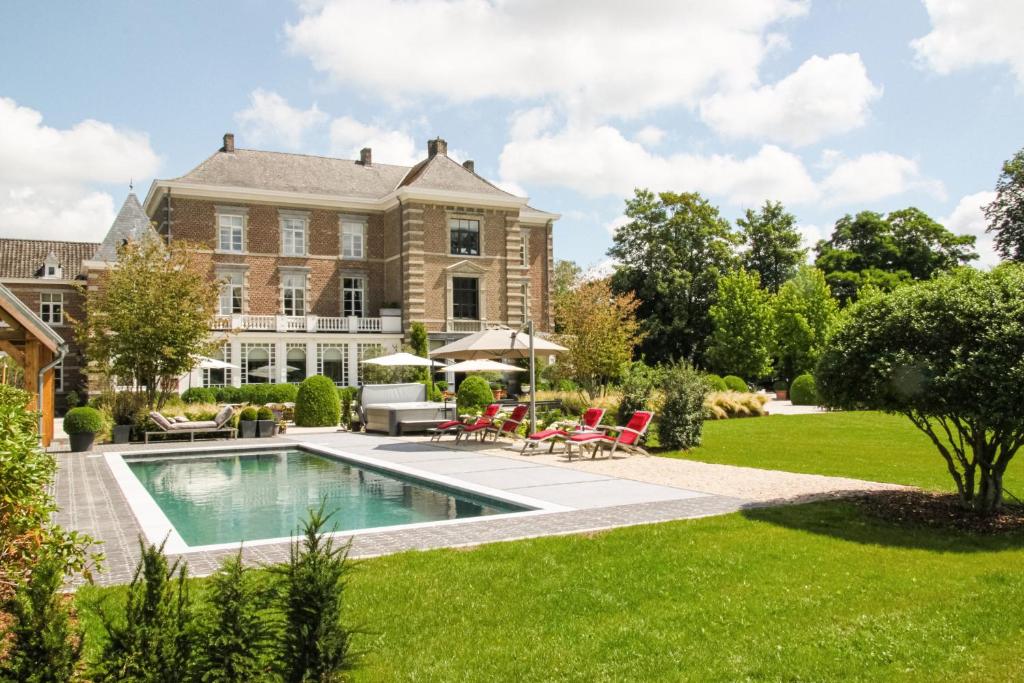 Bazén v ubytování B&B Maison Mairie Hasselt nebo v jeho okolí