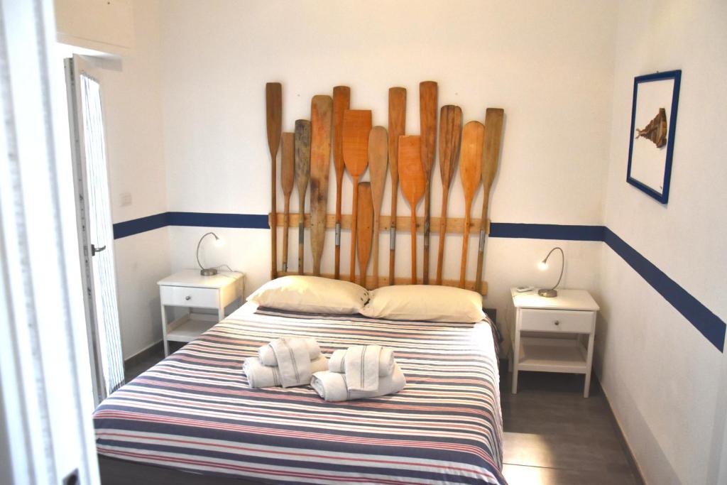 Postel nebo postele na pokoji v ubytování Sa Caletta Appartamenti
