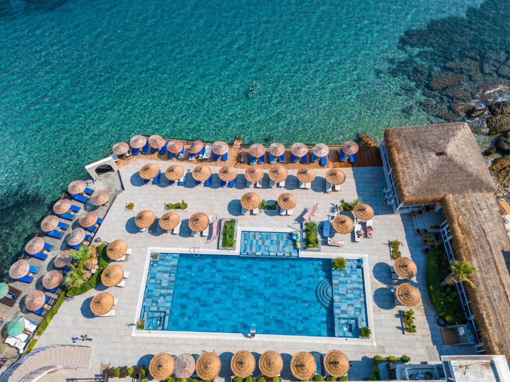Bazén v ubytování Manolya Hotel nebo v jeho okolí
