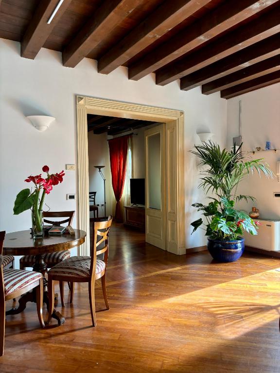 a living room with a table and chairs and a dining room at Casa Martita in Taglio di Po
