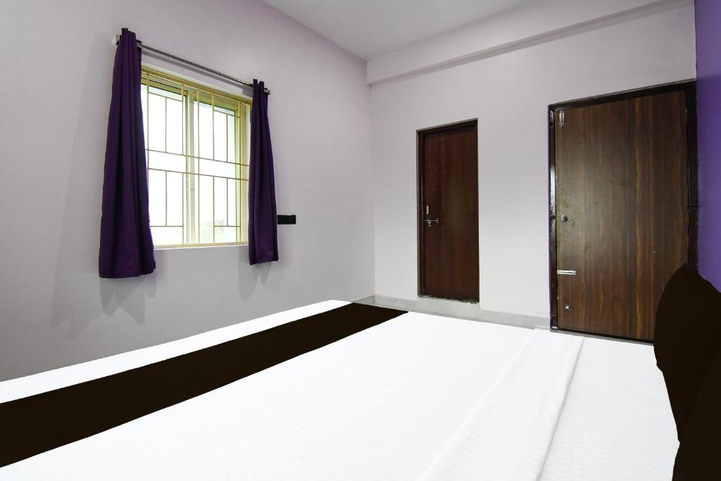 Postel nebo postele na pokoji v ubytování Super Hotel O MNJ Mansion